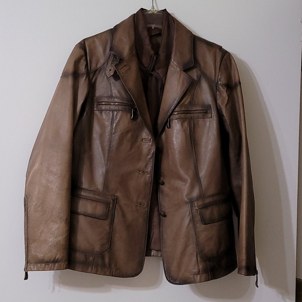 Brown Leather Jacket w zipper and pocket details